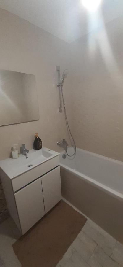 Apartament Central. Bloc Nou. Apartment Bacău Екстериор снимка